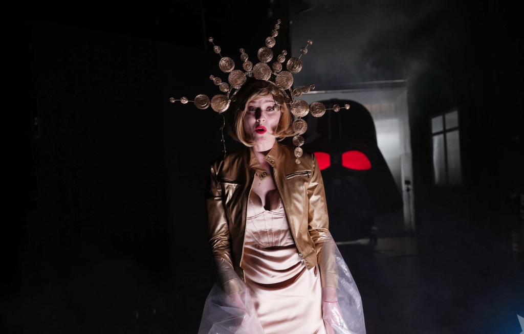 Спектакль Франка Касторфа «Божественная комедия» – современная интерпретация хрестоматийного текста Данте Алигьери.