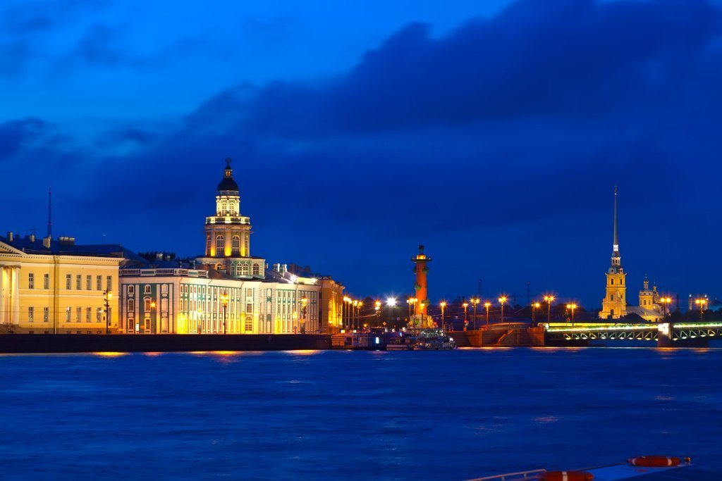 На фото: вид на Васильевский остров. Фото: ru.freepik.com vasilyevsky-island-in-night.jpg