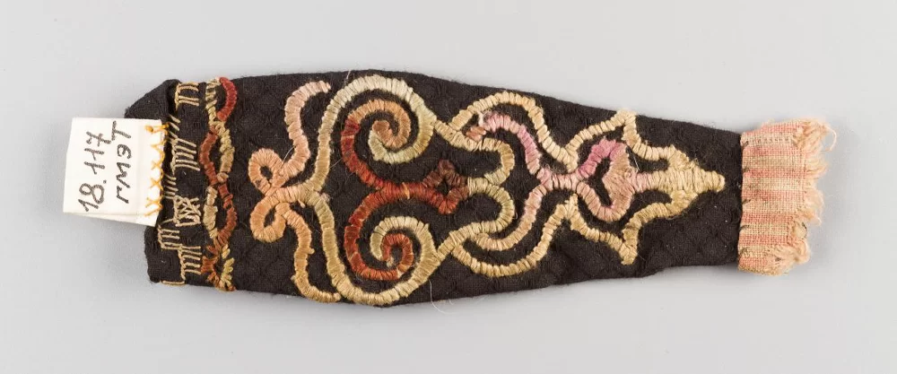 Ножны для холодного оружия. Нанайцы. Правообладатель: РЭМ, ethnomuseum.ru. Ножны для холодного оружия. нанайцы. Правообладатель: РЭМ, ethnomuseum.ru