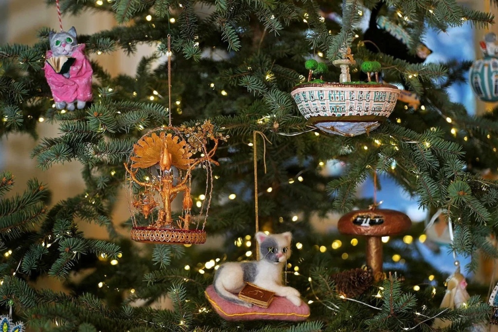 Эрмитаж начал приём заявок на IX Международный конкурс авторской ёлочной игрушки «Создай экспонат для Эрмитажа». 