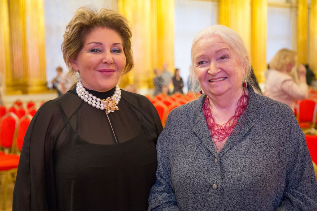 Фото из архива Марии Сафарьянц. Мария и Татьяна Черниговская.