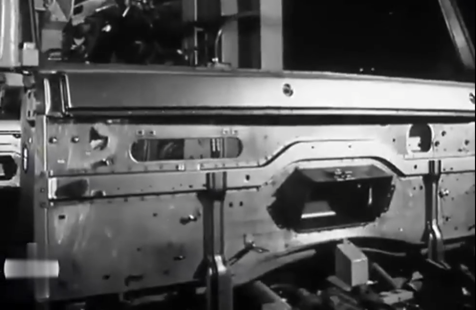 Скриншот фильма «КАМАЗ на конвейере».