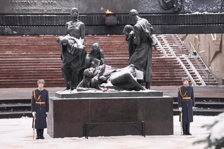 Монумент героическим защитникам Ленинграда. Источник: gov.spb.ru. Правообладатель: gov.spb.ru. Монумент героическим защитникам Ленинграда. Источник: gov.spb.ru. Правообладатель: gov.spb.ru.