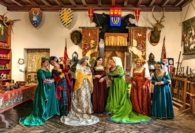 Ансамбль старинного танца «Стелла». Источник: vk.com/hemaexhibit. Правообладатель: vk.com/hemaexhibit. 