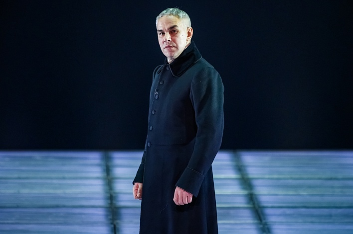 Дмитрий Гирев в роли Неизвестного с 2024 года. Фото: Александринский театр, alexandrinsky.