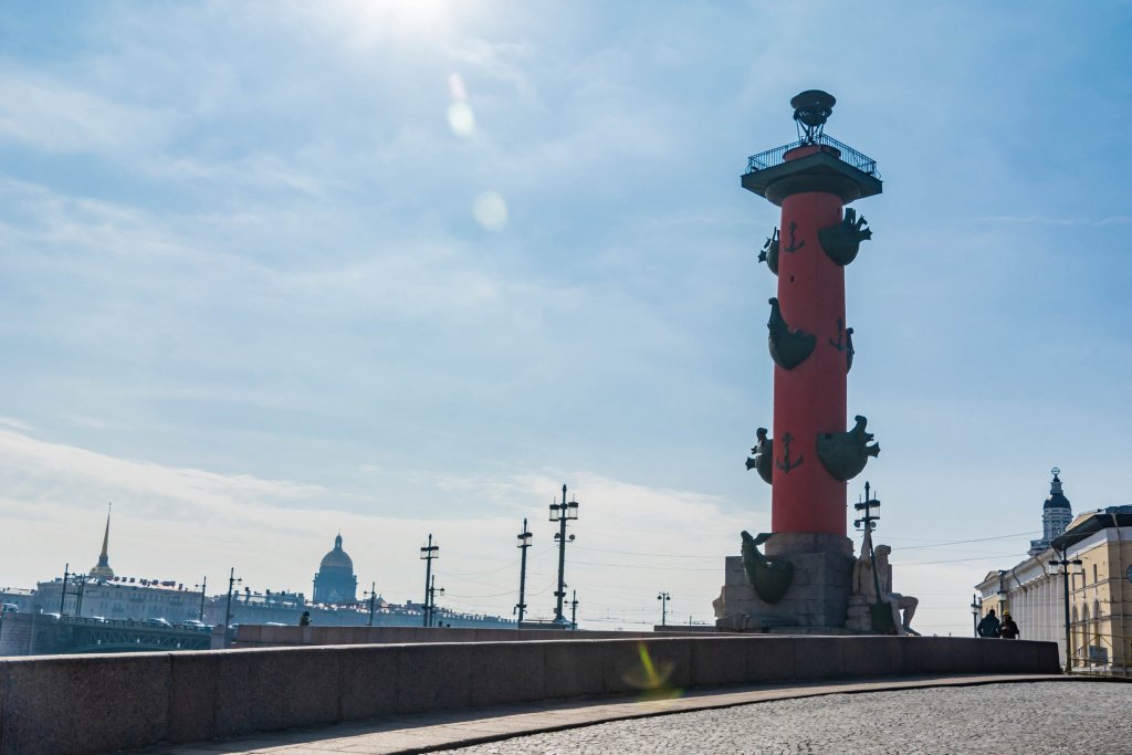 Ростральные колонны. Фото: Ирина Иванова