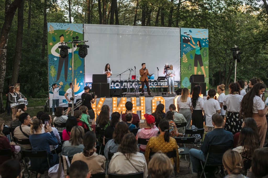 Для участия было прислано 534 фильма от режиссеров из регионов России, Индии, Латвии и Армении. Для участия было прислано 534 фильма от режиссёров из регионов России, Индии, Латвии и Армении.