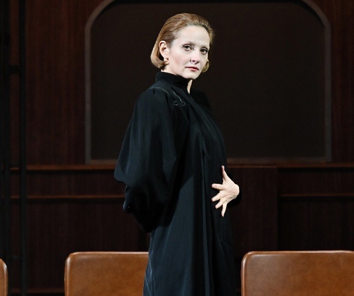 Сцена из спектакля «Воскресение». Источник: vk.com/alexandrinskytheater. Правообладатель: vk.com/alexandrinskytheater. 