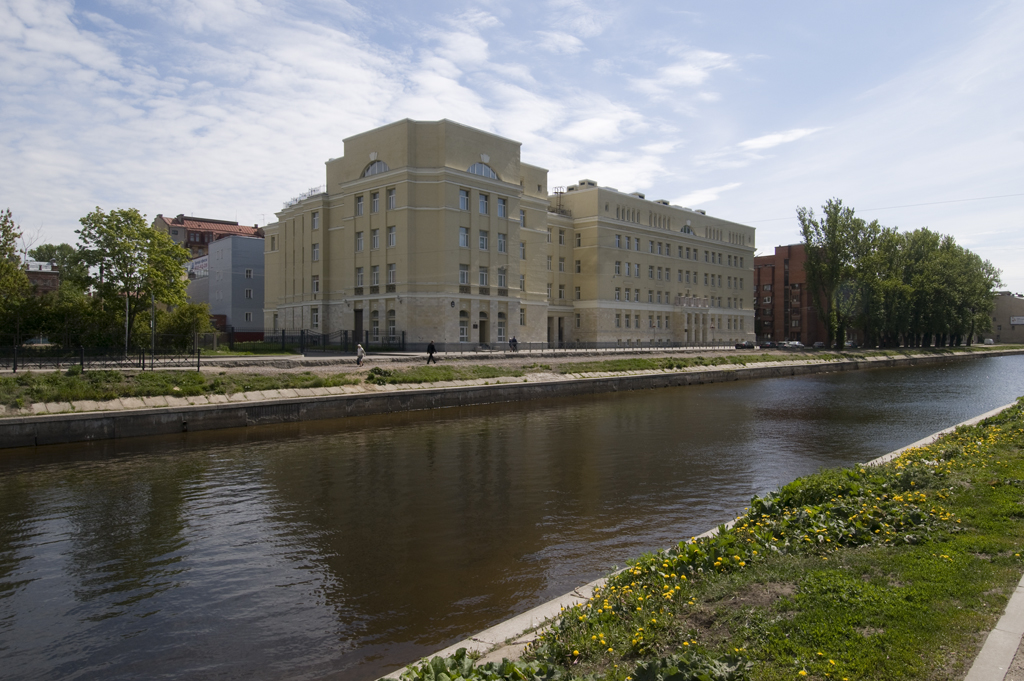 Средняя школа № 235 им. Д. Д. Шостаковича.