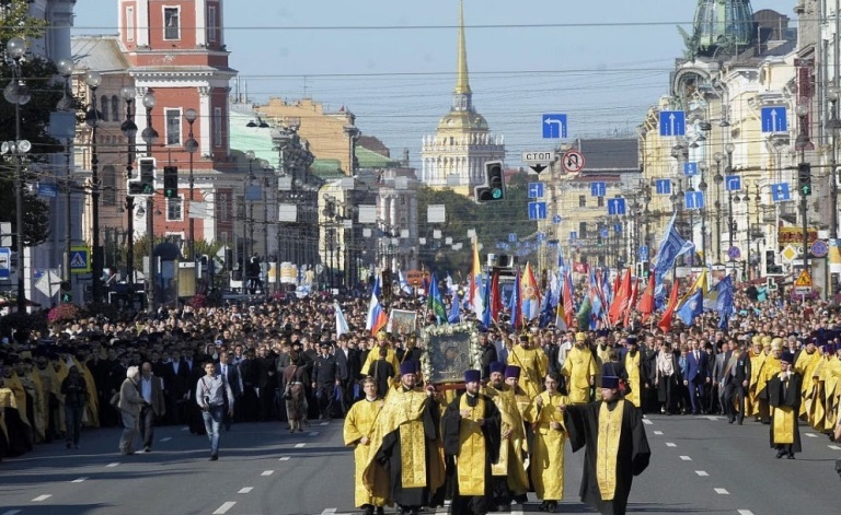 Крестный ход по Невскому проспекту. Источник: vk.com/hramblag. Правообладатель: vk.com/hramblag. Крестный ход по Невскому проспекту. Источник: vk.com/hramblag. Правообладатель: vk.com/hramblag.