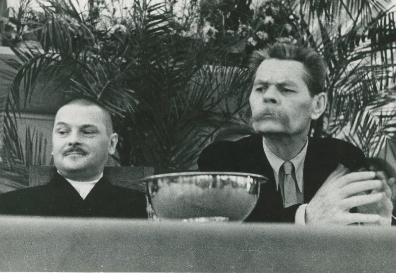  Секретарь ЦК ВКП (б) А.А. Жданов и писатель Максим Горький в президиуме Первого Всесоюзного съезда советских писателей. Правообладатель: Мультимедийный комплекс актуальных искусств, mamm-mdf.ru. 