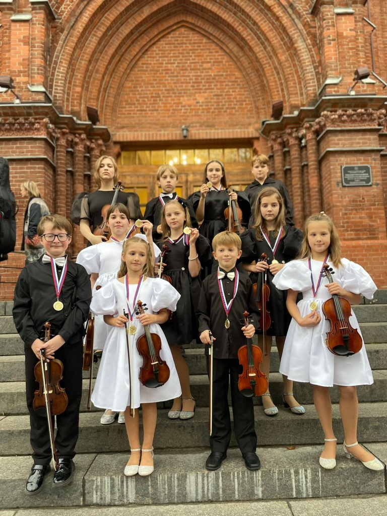 Молодые музыканты часто выступают на различных площадках страны. Правообладатель: Ансамбль юных скрипачей. 