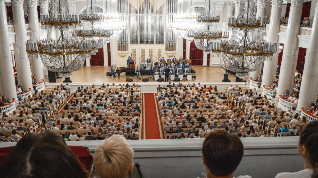 Правообладатель: оргкомитет Петербургского джазового фестиваля Игоря Бутмана. Правообладатель: оргкомитет Петербургского джазового фестиваля Игоря Бутмана.