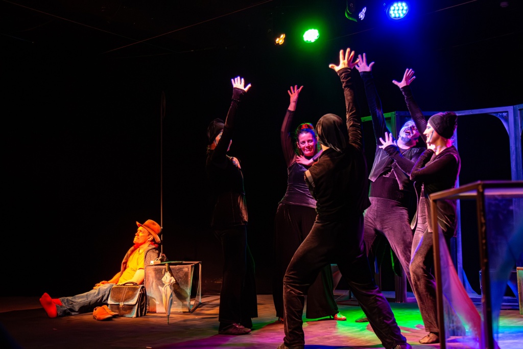 Спектакль «Отражения на мокром асфальте» на гастролях в Ульяновске.