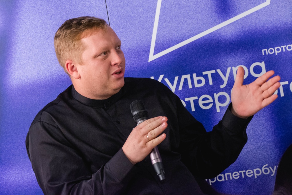 Александр Аракелов - единственный в Петербурге слышащий актер, исполняющий песни на жестовом языке. Фото: Ирина Иванова. Александр Аракелов. Фото: Ирина Иванова.