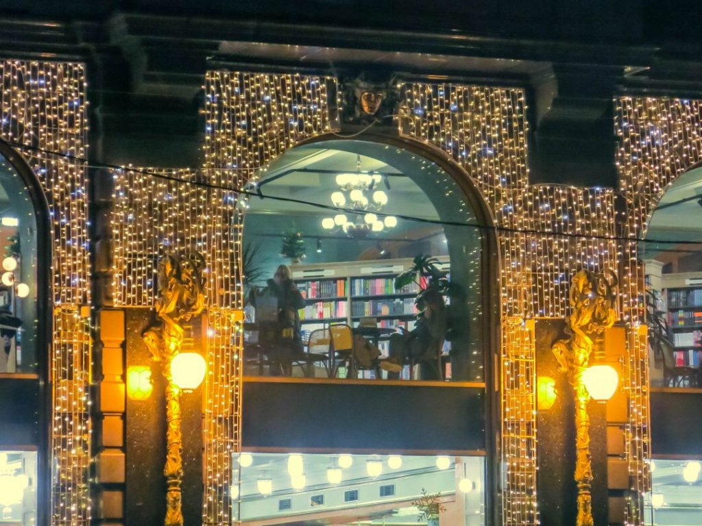 Фасад Дома книги. Фото: Ирина Иванова