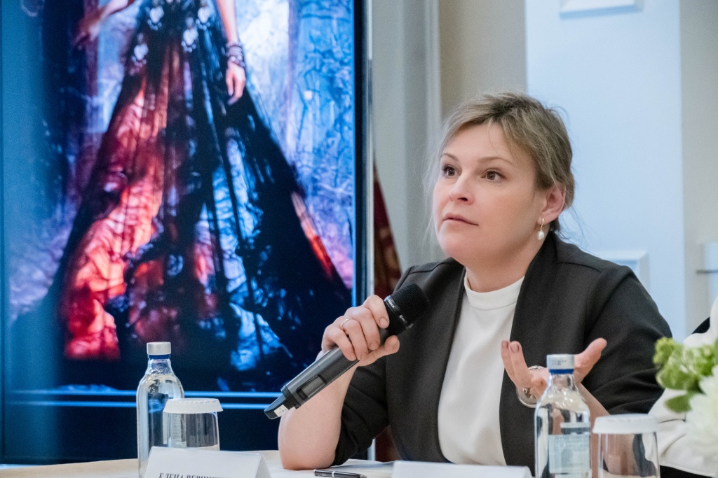 Елена Вершинина на пресс-конференции. Правообладатель: Ирина Иванова / Институт культурных программ. Елена Вершинина на пресс-конференции. Правообладатель: Ирина Иванова / Институт культурных программ.