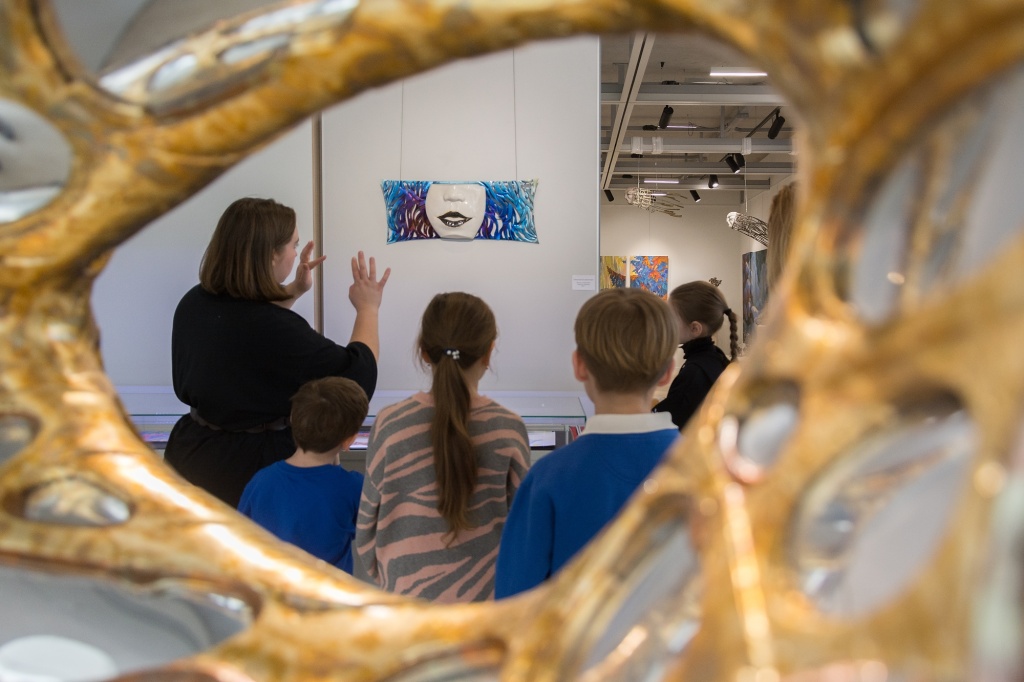 В выставочном зале «Арт-Курорт». Правообладатель: Виктория Сарадоева / фестиваль «Детские дни».