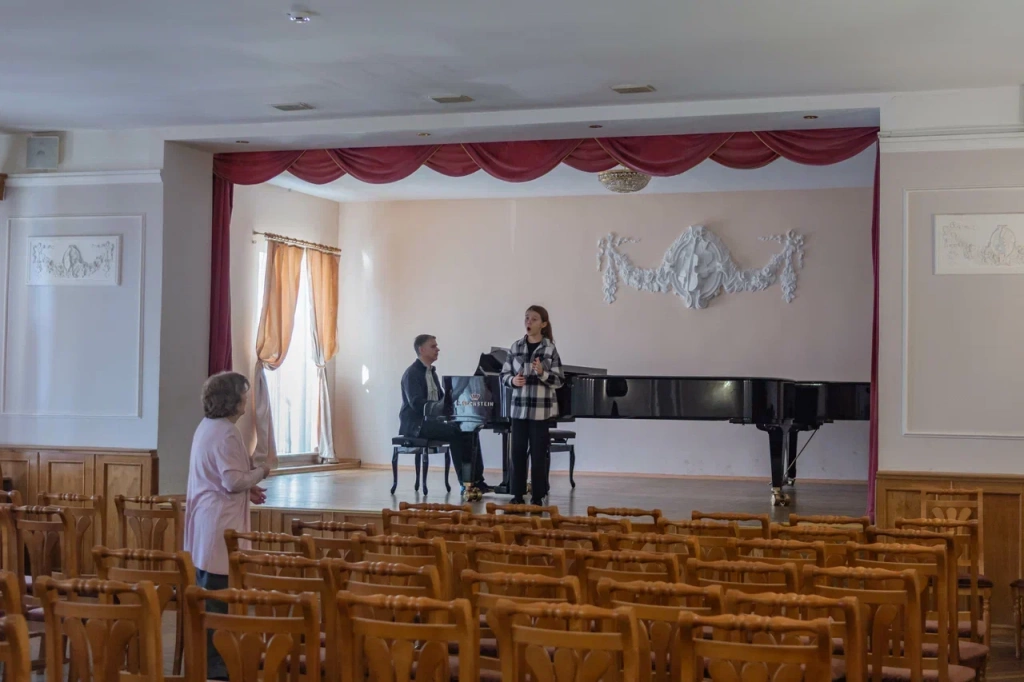 Преподаватели занимаются с учениками, используя свои, уникальные методики. Фото: Ирина Иванова. Преподаватели занимаются с учениками, используя свои, уникальные методики. Фото: Ирина Иванова.
