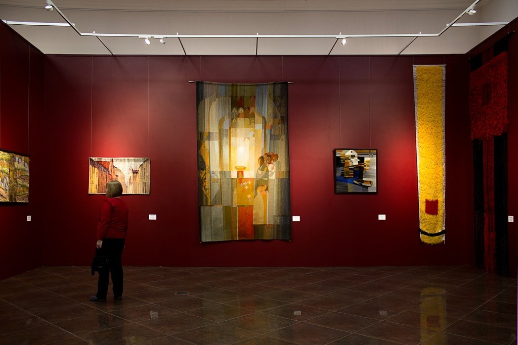 Первый фестиваль Созвездие, Полуциркульный выставочный зал Конюшенного корпуса ЦПКиО им. Кирова