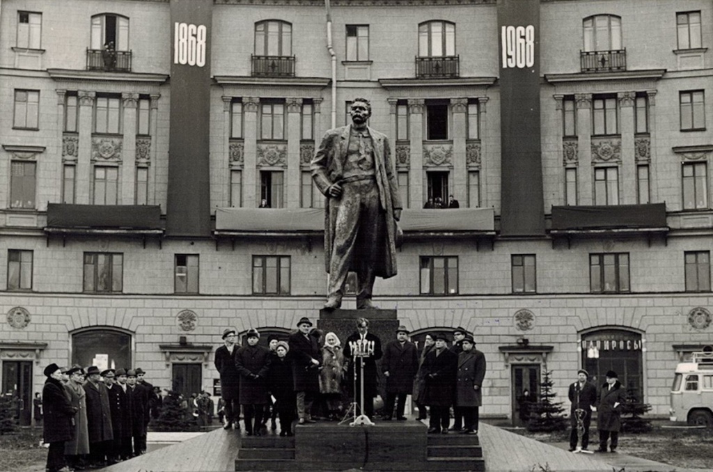Открытие памятника Горькому в Ленинграде (1968). Правообладатель: Государственный музей городской скульптуры, gmgs.ru.